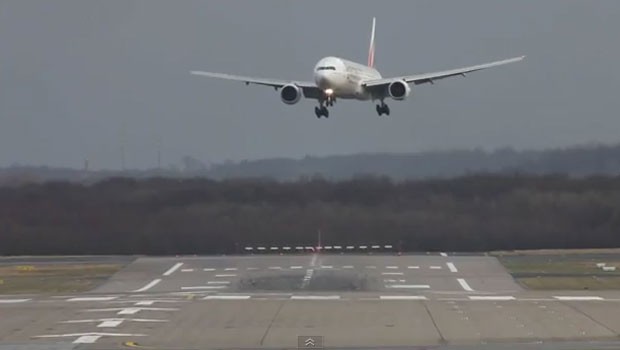 Sonderbarer Winkel: «Crosswind Landing» in Düsseldorf