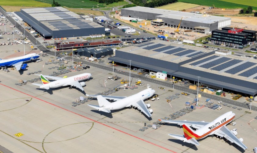 Frachtflieger am Flughafen Lüttich: Einige große, alte Jets.