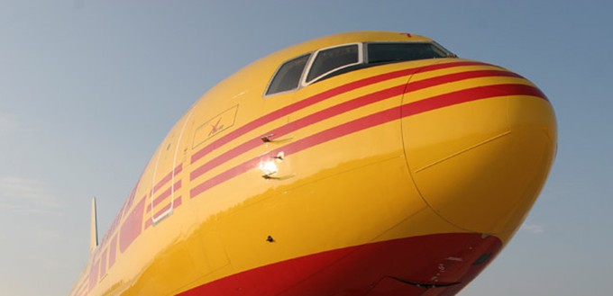 <strong>15. November:</strong> DHL bestellt neun Boeing 767-300 BCF. Die zusätzlichen Frachter stellen den bislang größten Einzelauftrag des Logistikkonzerns für das Umbaufrachtermodell dar.