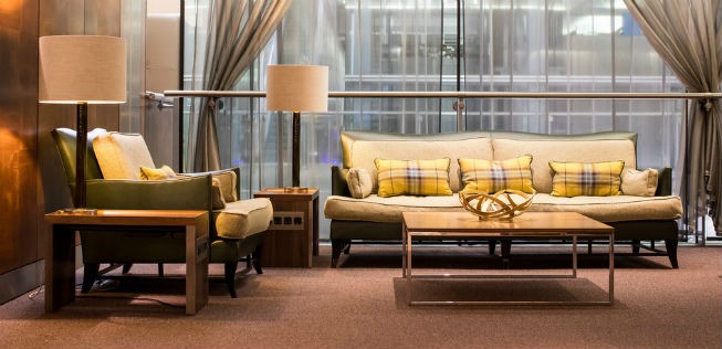 Insgesamt ist die Lounge sehr modern eingerichtet.