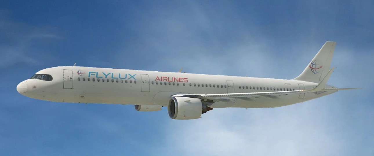 Airbus 321 in den Farben von Flylux Airlines: