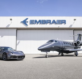 Flugzeug und Auto - für zehn zahlungskräftige Kunden als Set.