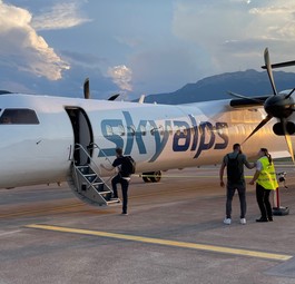 Flugzeug von Sky Alps: Sieben müssen am Boden bleiben.
