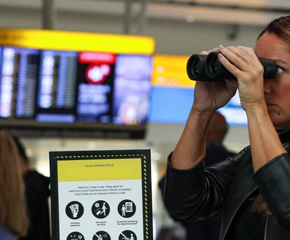 Passagierin in London-Heathrow: Neuer Aktionär im Anflug.