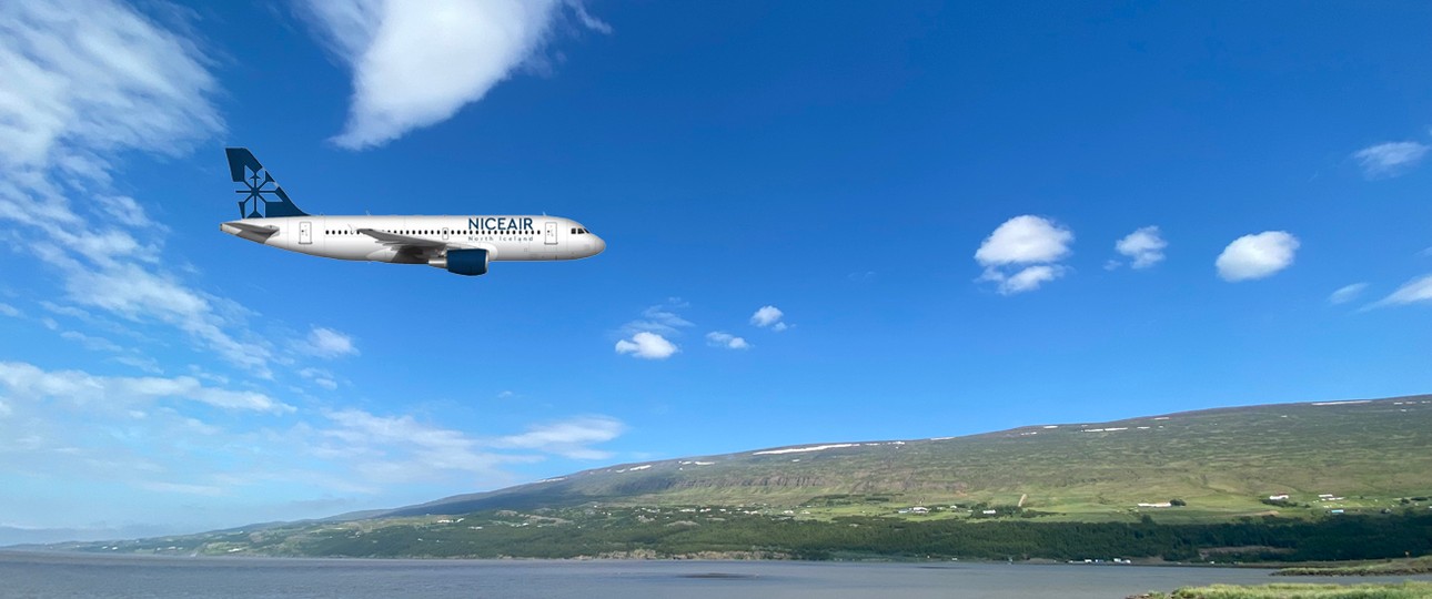 Airbus A319 von Niceair über dem Fjord Eyjafjörður vor Akureyri. Start in rund 100 Tagen.

&nbsp;