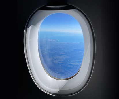Blick aus einem Lufthansa-A350: Die Flieger müssen teils große Umwegen fliegen.