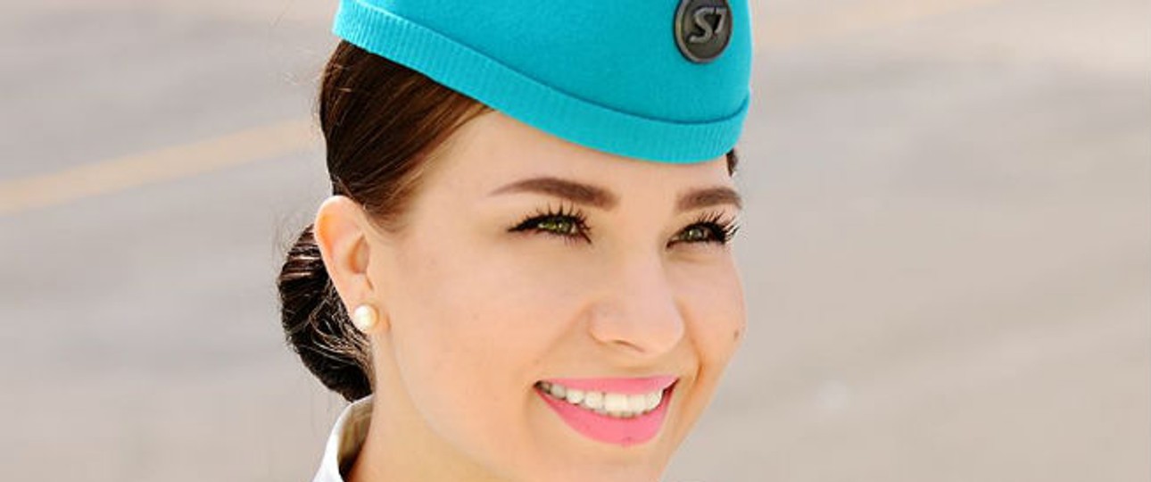 Flugbegleiterin von S7 Airlines: Bald im Superjet 75.