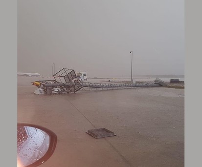 Tornado beschädigt Flugzeuge in Antalya