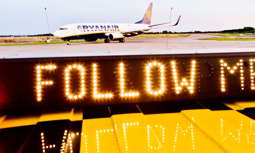 Ryanair-Jet am Flughafen Bremen.