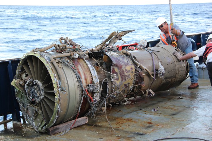 Die Crew hatte vor dem Unfall Probleme mit beiden Triebwerken gemeldet.