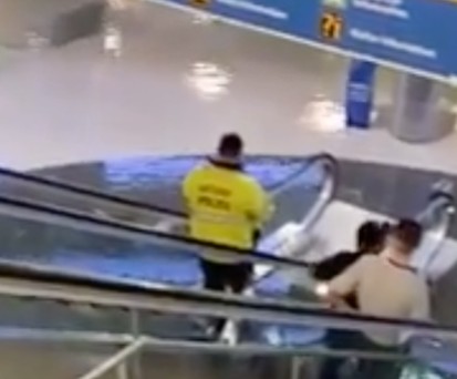 Flut dringt in Flughafen Newark ein