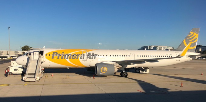 Anfang Oktober <a href="https://www.aerotelegraph.com/primera-air-stellt-offenbar-fluege-ein" target="_blank" rel="noopener">stellte Primera Air alle Flüge ein</a> und meldete Insolvenz an. Die Gruppe, zu der die nordische Langstrecken-Billigairline gehört, erklärte: «In den vergangenen zwei Jahren haben verschiedene unglückliche Umstände Primera Air finanziell belastet.» Unter anderem habe man 2017 ein Flugzeug wegen «schwerer Probleme mit Korrosion» für 10 Millionen Euro komplett renovieren müssen.