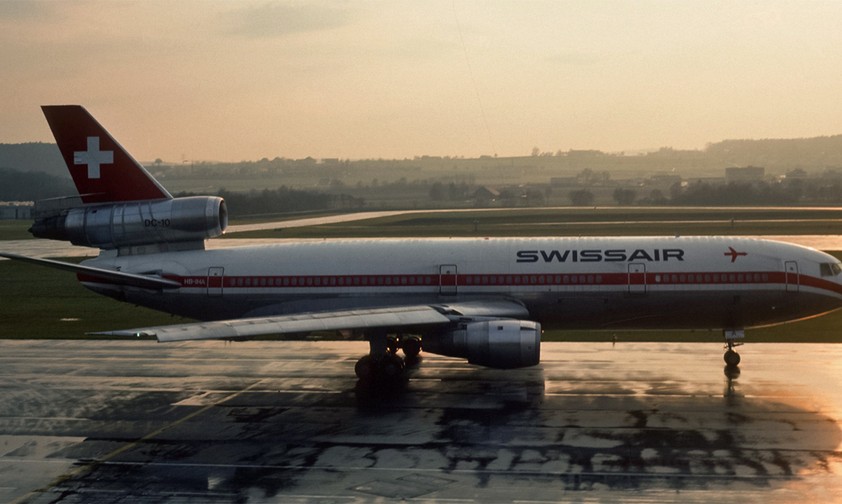 Der Absturz von American-Airlines-Flug AA191 im Jahr 1979 war nach den Anschlägen vom 11. September 2001 der schwerste Luftfahrtunfall in den USA. Alle 271 Insassen der <strong>McDonnell Douglas DC-10</strong> kamen ums Leben, als der Jet kurz nach dem Start verunglückte. Die Federal Aviation Administration entzog der DC-10 daraufhin für etwa einen Monat die Lizenz. Wie sich schliesslich herausstellte, war aber falsche Wartung die Ursache für den Absturz.