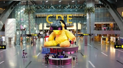 Teddybär am Flughafen Doha: Aktuell eingezäunt.