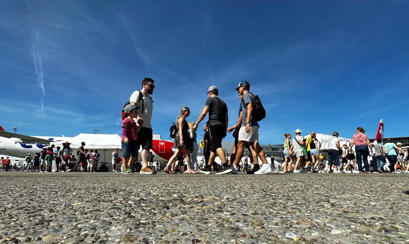 Bei schönstem Wetter zog das Flughafest Zehntausende Zuschauerinnen und Zuschauer an.