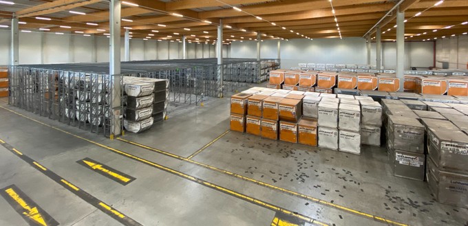 ... hat die Tochter von Lufthansa Cargo in zwei riesigen Hallen Platz für bis zu 6600 Container.