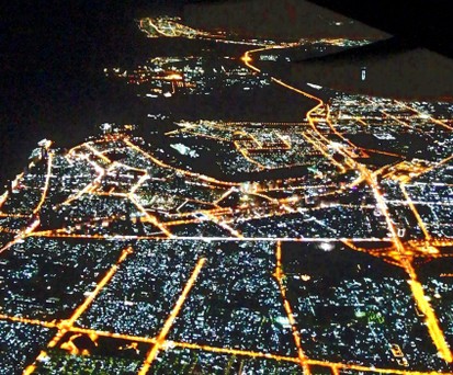 Dass die Stadt, die niemals schläft, ihrem Slogan alle Ehre macht, beweist dieses Foto. Leser Vincent schreibt: «Blizzard Nemo war über das Land gefegt und die Nacht unglaublich klar. Besonders das Leuchten des Times Squares sieht man schön.»