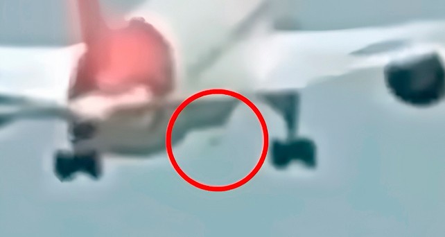Die ausgefahrenen Staudruckturbine bei der Boeing 787 von Air India: Deutet auf Stromausfall hin.