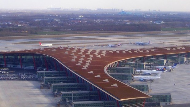 Unangefochten auf Platz 1 schafft es erneut der Flughafen Peking. 41,58 Millionen Passagiere starteten und landeten dort allein in den ersten sechs Monaten diesen Jahr. Damit dürfte Peking seinen Titel als zweitgrößter Flughafen der Welt verteidigen.