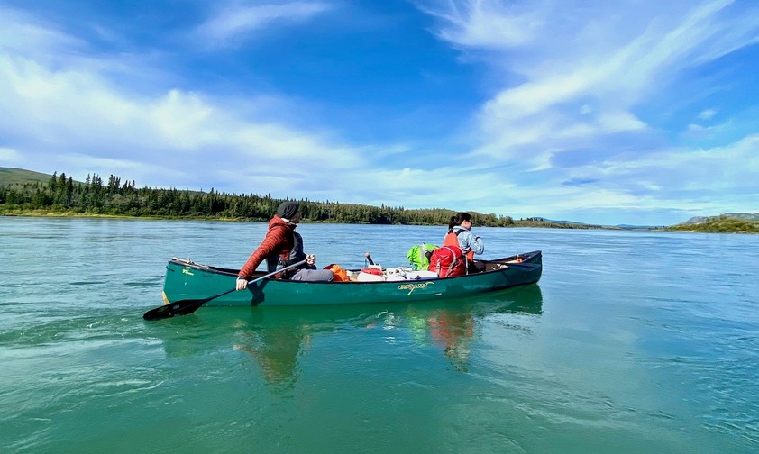 Der Yukon ist mitunter mehrere hundert Meter breit