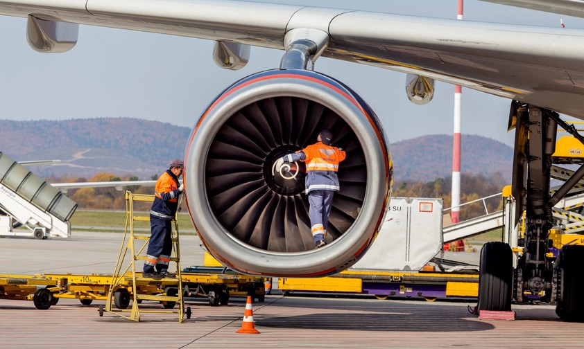 Techniker von Aeroflot: Das Wartungsunternehmen Aeroflot Technics ist Opfer eines massiven Cyberangriffs geworden. 