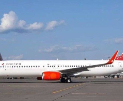 Eine Boeing 737-900 der russischen Airline Rossiya: Die Lackierung erinnert noch stark an Lion Air.