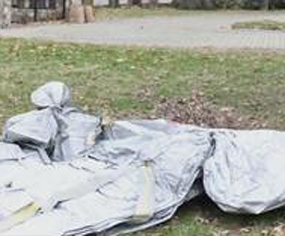 Notrutsche landet im Vorgarten
