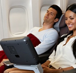 Passagiere in der Premium Economy von Qantas: In Dubai fehlt ein solches Produkt.