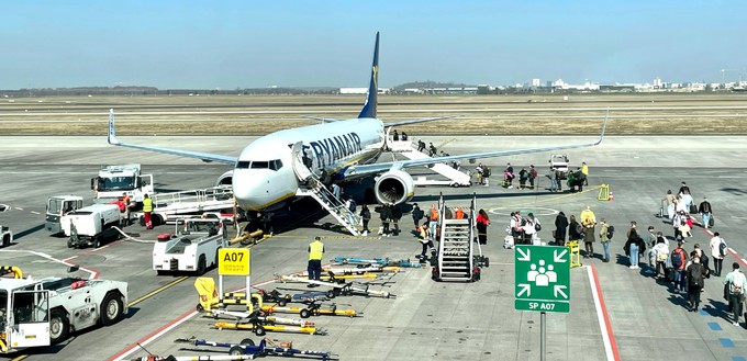 Vorerst fliegen nur Passagierinnen und Passagiere von Ryanair hier ab.