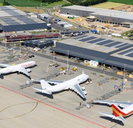 Frachtflieger am Flughafen Lüttich: Einige große, alte Jets.