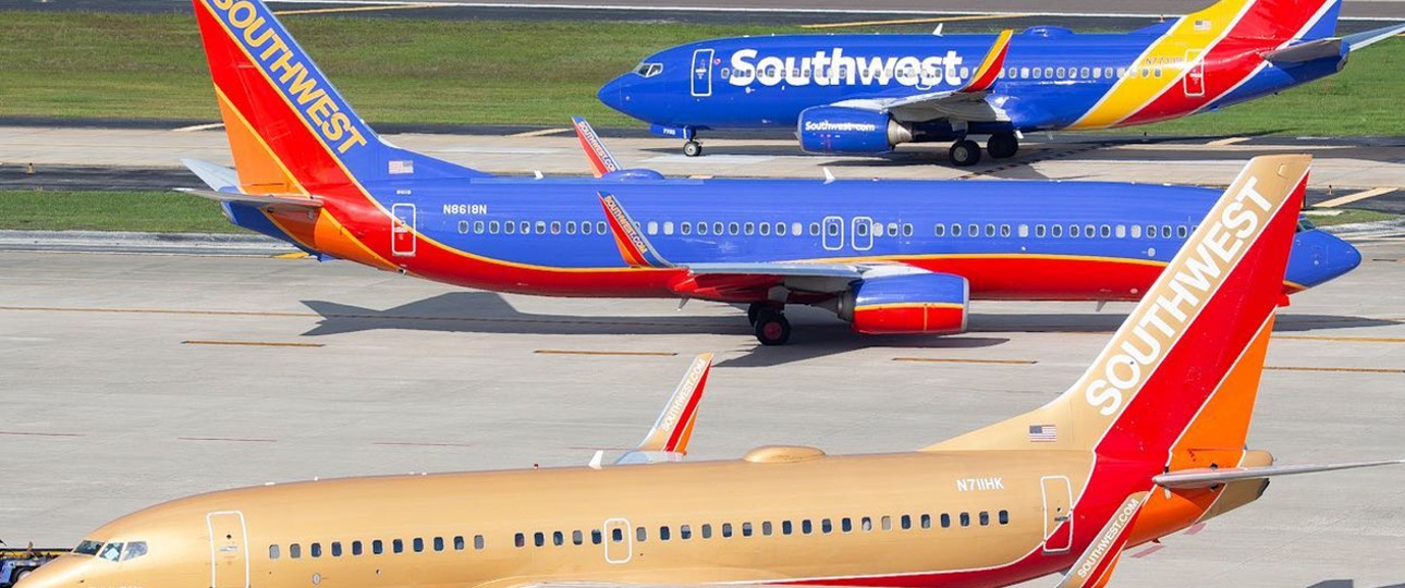 Southwest-Bemalungen: Ganz hinten die aktuelle, davor die alte namens Canyon Blue und vorne Desert Gold: Hier noch auf älteren Modellen zu sehen, bald auch auf Boeing 737 Max.