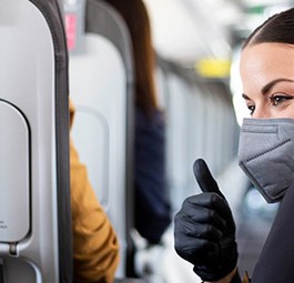 Flugbegleiterin von Vueling: Daumen hoch für die Boeing 737 max.