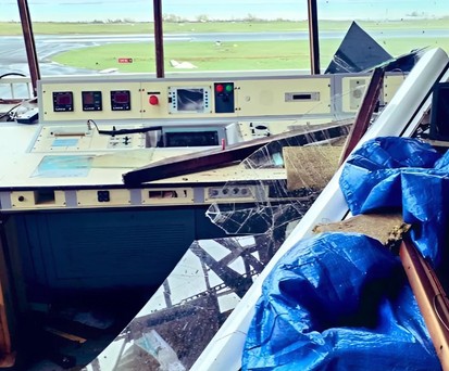 Tower des Flughafens von Mayotte: Der Zyklon richtete Zerstörung an.