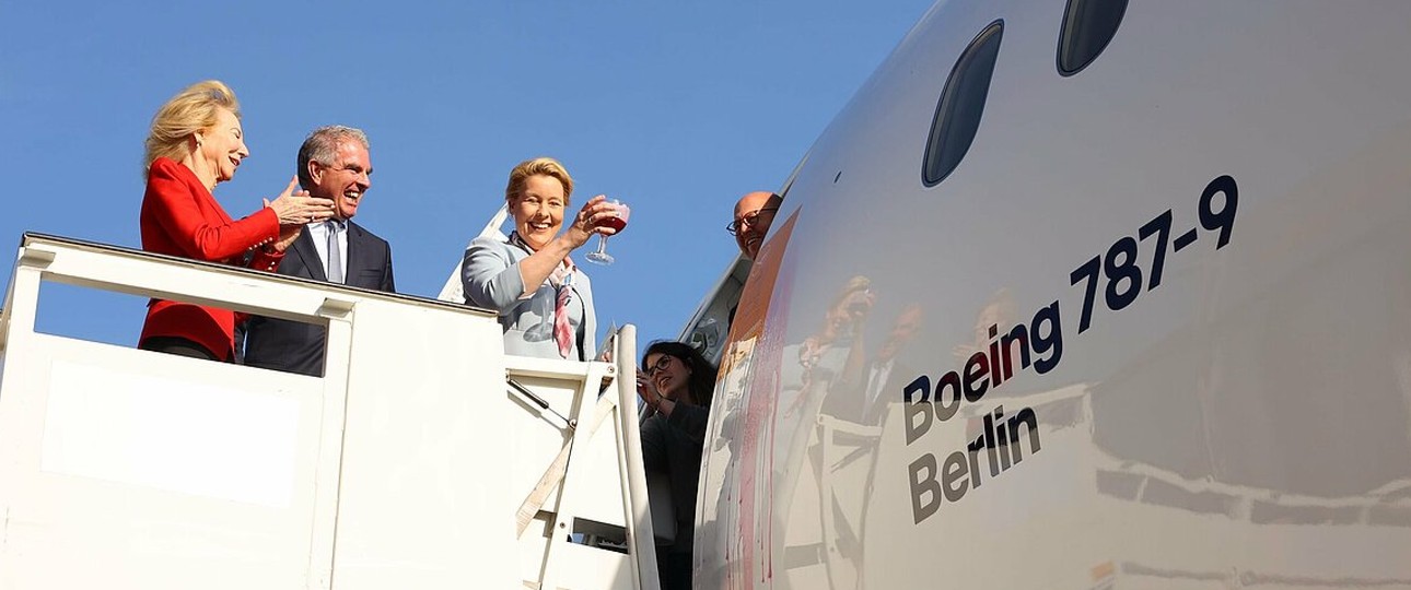 Boeing 787 «Berlin» bei der Taufe: Früher stand der Name auf eine Airbus A380. 