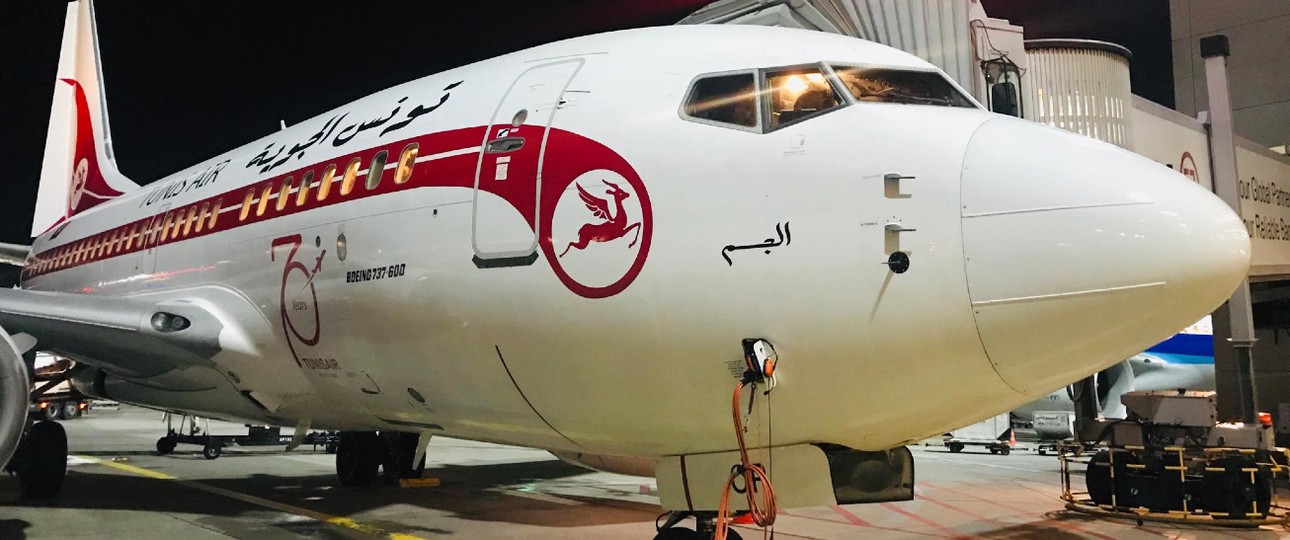 Boeing 737-600 von Tunisair in Retro-Bemalung