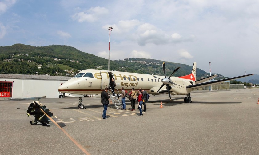 Saab 2000 der ehemaligen Etihad Regional in Lugano. Die Politik wünscht sich wieder Linienflüge.