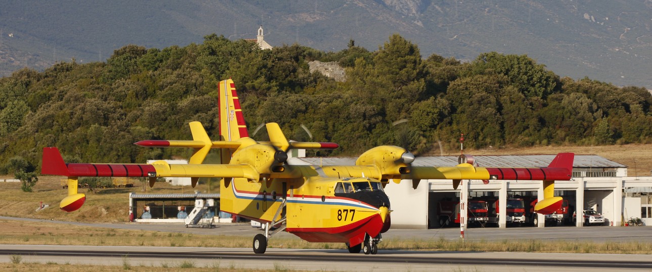 Löschflugzeuge: CL-415 der kroatischen Luftwaffe.