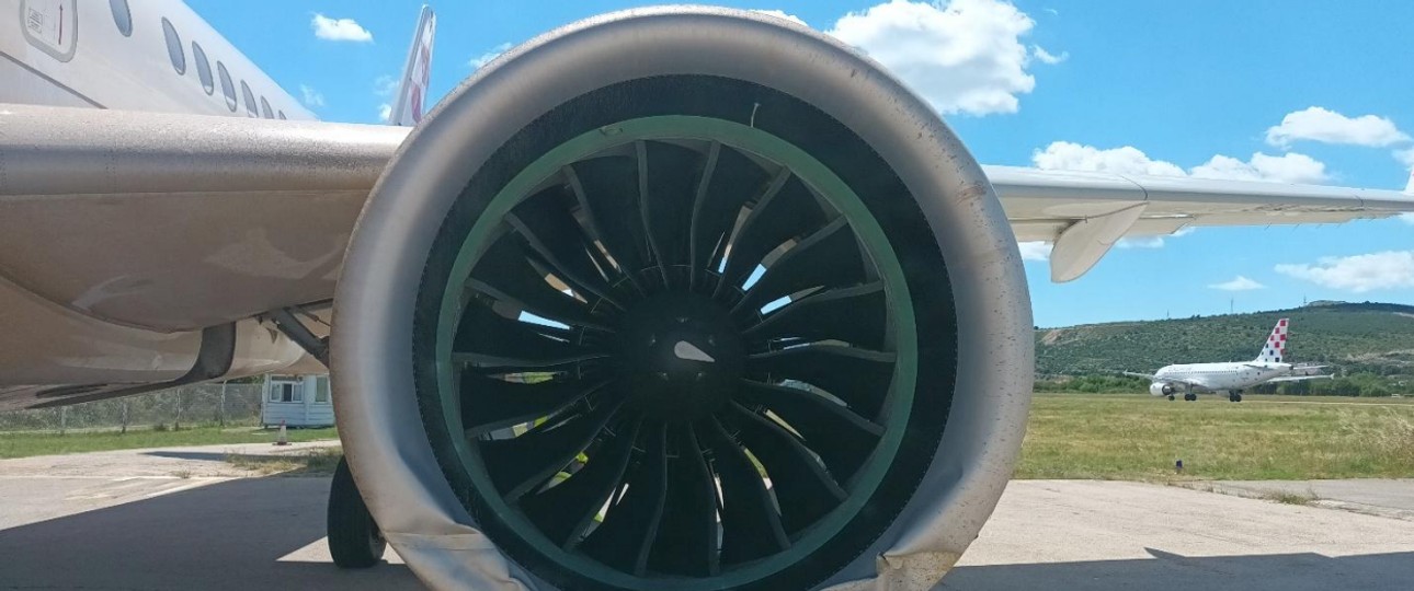 Airbus A220-300 von Croatia Airlines: Das Flugzeug mit der Kennung 9A-CAN ist nach der Runway Excursion beschädigt. 