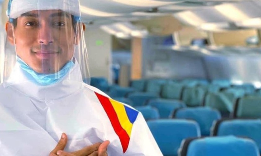 Schutzanzug: Die Farben der Airline sind auf der Schulter angebracht.