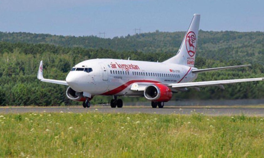 Boeing 737-500 von Air Kyrgyzstan: Hat zurzeit einen Triebswerksschaden.