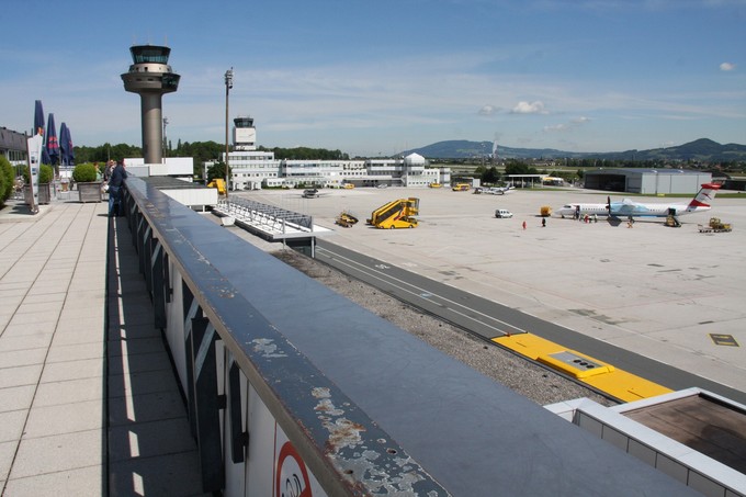 Besucherterrasse: Unverzichtbar für den Flughafen Salzburg.