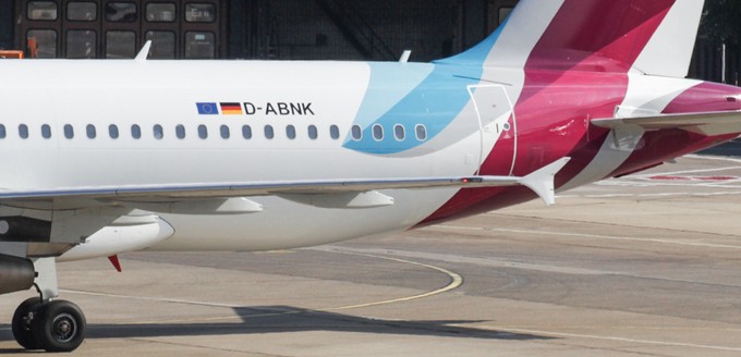 Bei Lufthansas Günstig-Ableger Eurowings stehen die deutschen Nationalfarben ebenfalls nicht allein da.