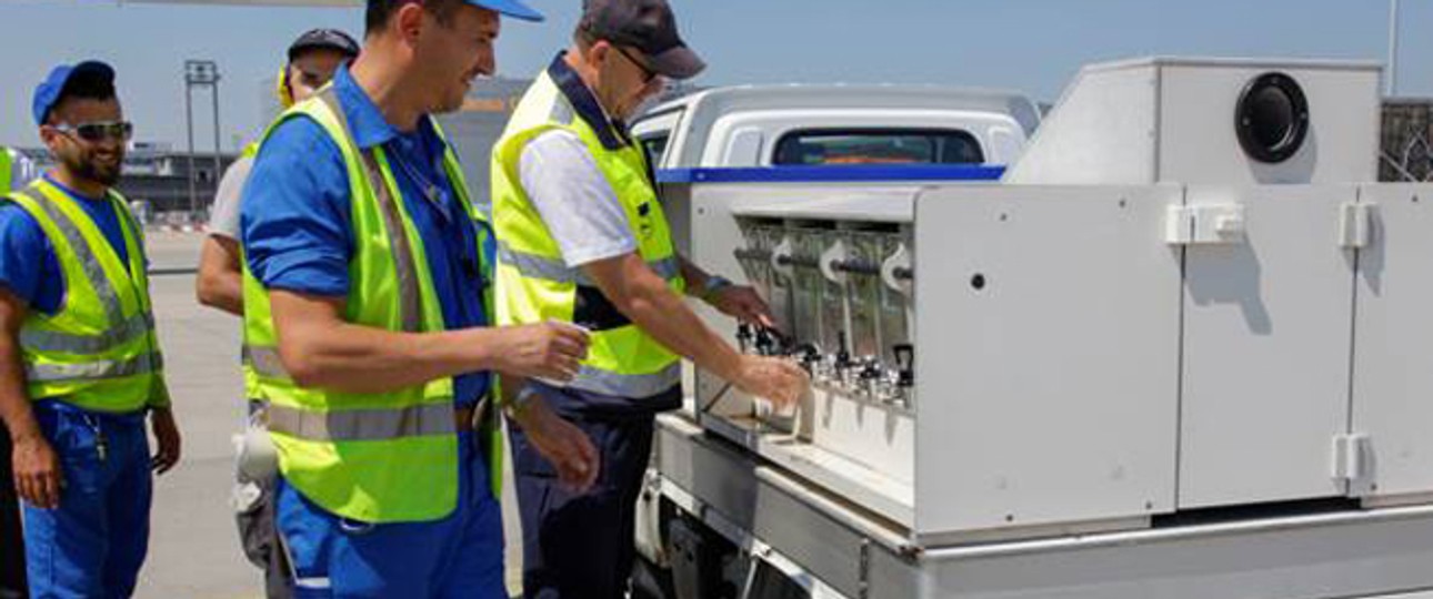 Getränkewagen am Frankfurter Flughafen: Bis zu 1000 Liter an Flüssigkeit werden konsumiert.
