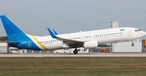 Die UR-PSF im März 2024, in der Zeit bei Windrose Airlines - das Ukraine-International-Logo war damals schon entfernt, der Fly-One-Schriftzug noch nicht aufgebracht: Heute trägt die Boeing 737-800 das Design von Georgian Airways und die Kennung 4L-GTO.