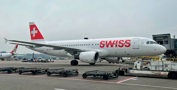 Airbus A320 mit dem Kennzeichen HB-IJR: Trägt als erstes Flugzeug die neue Lackierung.