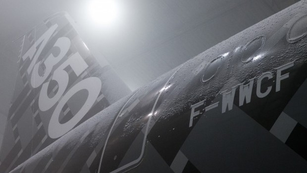 Eiskristalle bildeten sich auf dem Flieger.