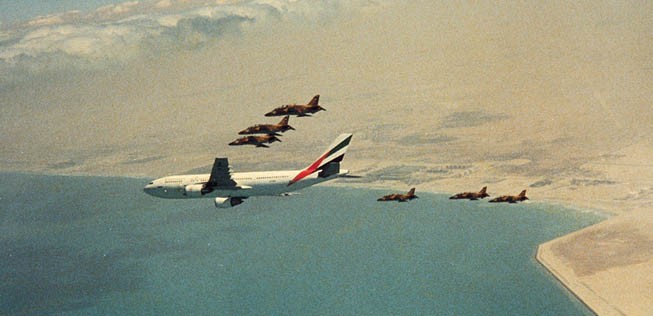 1985 entschied sich der Herrscher, das Wagnis einzugehen. Innerhalb von nur fünf Monaten wurde die neue Fluggesellschaft gestartet. Der Erstflug wurde mit militärischen Ehren beglückwünscht.