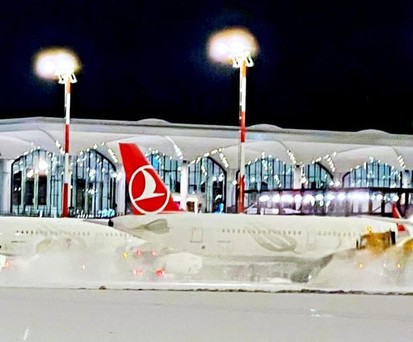 Ungewöhnlicher Anblick: Das Terminal mit Schnee.