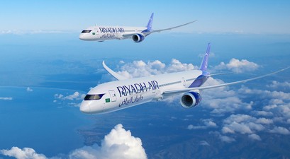 Riyadh Air hat 28 weitere Boeing 787 Dreamliner fest bestellt und übt damit Optionen aus einer Bestellung aus dem Jahr 2023 aus. Gleichzeitig wandelt die saudi-arabische Fluggesellschaft 20 der bestellten Flugzeuge in die größere Variante Boeing 787-10 um. Mit dem Ausbau der Flotte will Riyadh Air ihr Ziel untermauern, bis 2030 mehr als 100 Ziele weltweit zu bedienen.