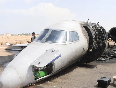 Die ausgebrannte Cessna Citation in Misrata: Betrunkene Piloten?